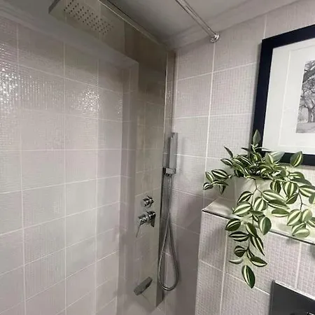 In The Center, 2 Mins From The *