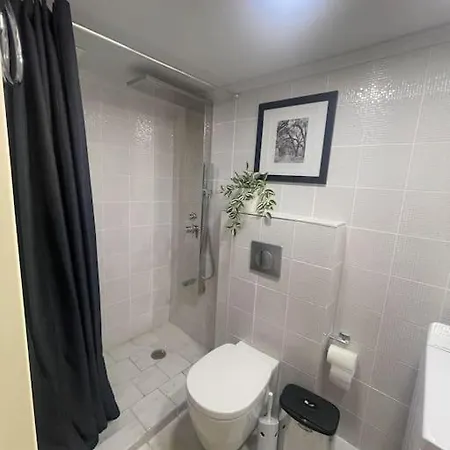 In The Center, 2 Mins From The Apartamento Loutráki