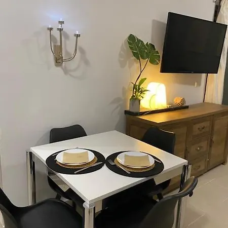 In The Center, 2 Mins From The Apartment
