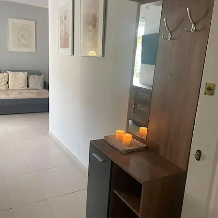 In The Center, 2 Mins From The * لوتراكي