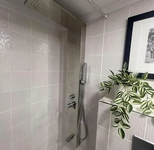 In The Center, 2 Mins From The *