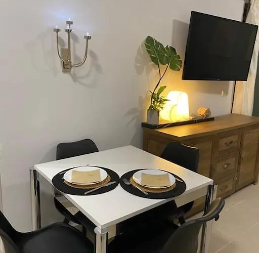 In The Center, 2 Mins From The شقة